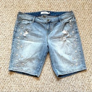 Torrid Embroidered Beaded Bermuda Shorts Size 18